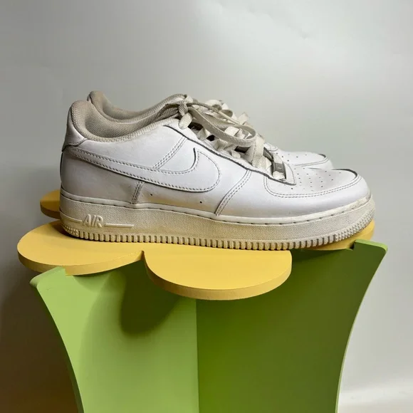 👟 NIKE AIR FORCE ONES - WOMANS SIZE 7 👟 - Picture 7 of 9